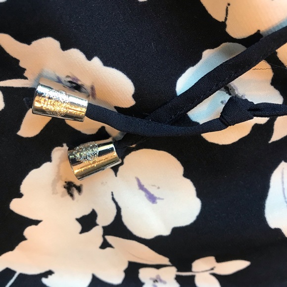 Vince Camuto dress tied at the waist - Picture 5 of 6